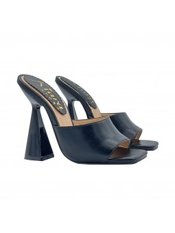 SANDALI NERI CON TACCO A PIRAMIDE E PUNTA QUADRATA