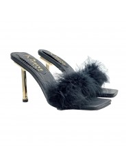 SANDALE NOIRE AVEC FOURRURE ET TALON MÉTALLIQUE