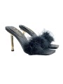 SANDALE NOIRE AVEC FOURRURE ET TALON MÉTALLIQUE