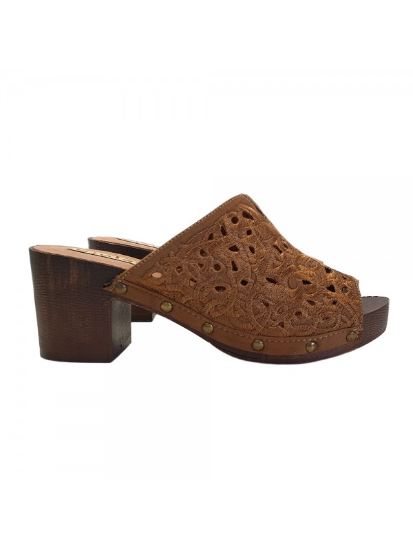 BROWN CLOGS IN LACE WITH COMFORTABLE HEEL