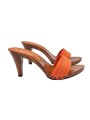 BEQUEME ORANGE CLOGS