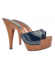 CLOGS AUS SCHWARZEM LACK MIT HOHEM ABSATZ