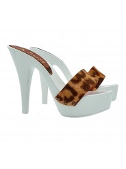 WEISSE CLOGS MIT BAND "LEOPARD-EFFEKT"