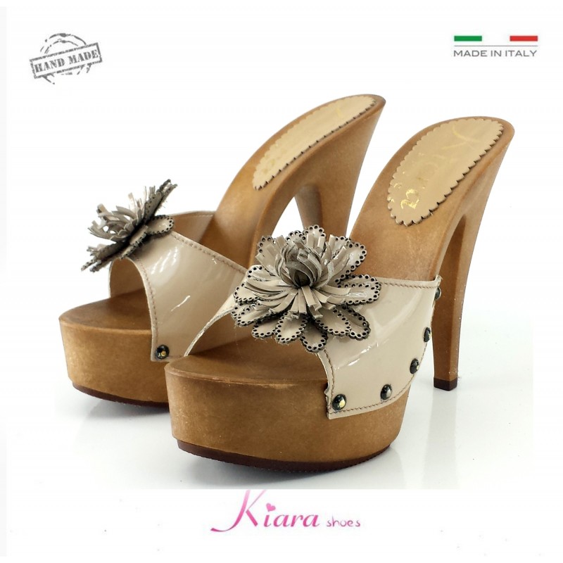 zuecos de cuero natural -K9330