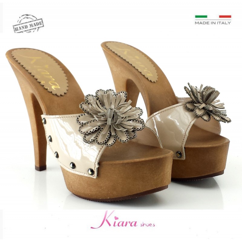 zuecos de cuero natural -K9330