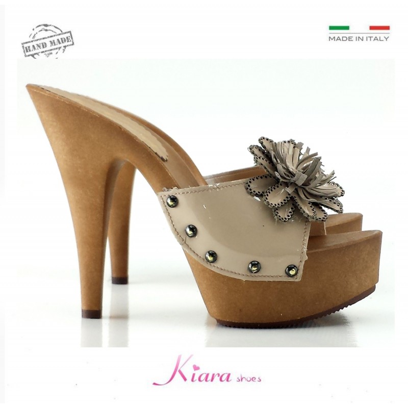 zuecos de cuero natural -K9330