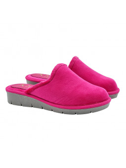 Comfortable closed fuchsia...