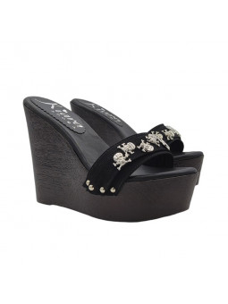 BLACK WEDGE WITH SILVER SKULLS